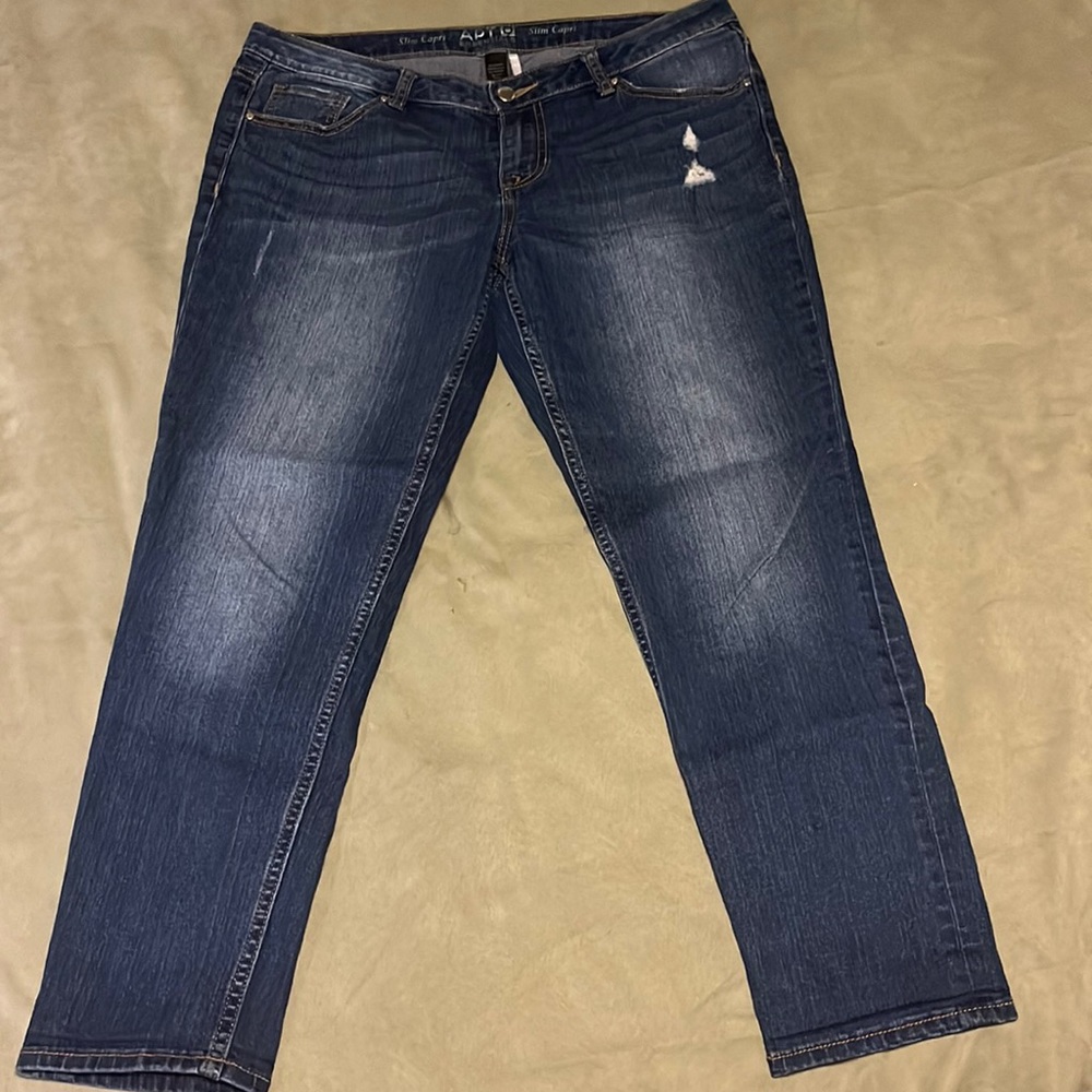 Apt. 9 essentials slim capri jeans